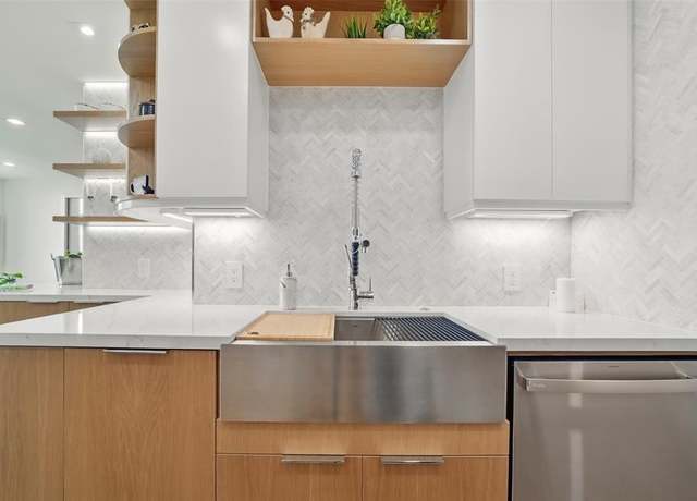 Property at 5110 San Felipe St Unit 97W, Houston, TX 77056, 2 beds, 2.5 baths