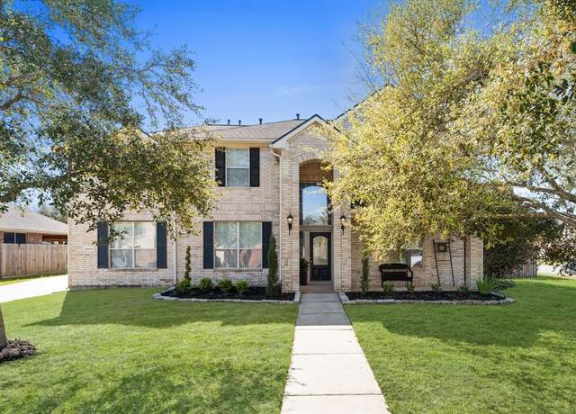 Property at 4204 Oriole Trails Dr, Dickinson, TX 77539, 5 beds, 3.5 baths