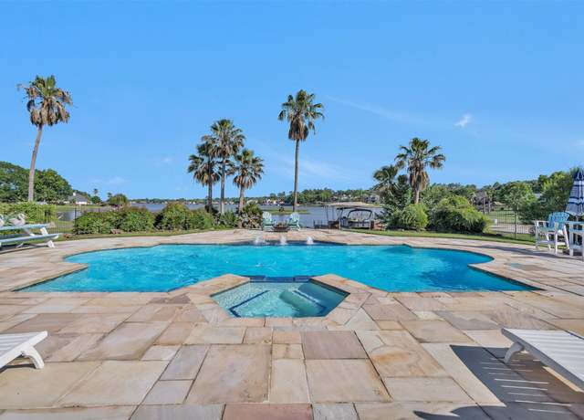 Property at 16059 Walden Rd, Conroe, TX 77356, 5 beds, 5 baths