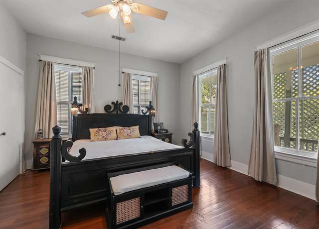Property at 811 18th St, Galveston, TX 77550, 3 beds, 2.5 baths