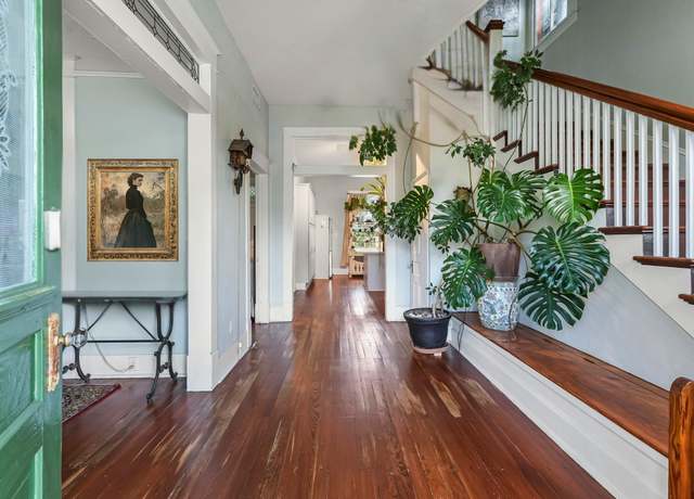 Property at 811 18th St, Galveston, TX 77550, 3 beds, 2.5 baths