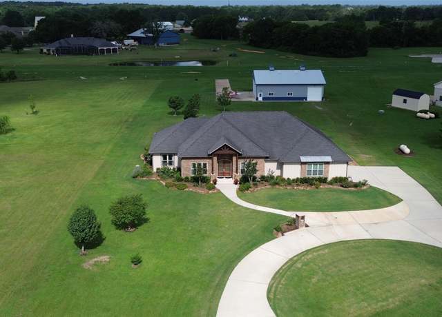 Property at 107 Ponderosa Dr, New Waverly, TX 77358, 3 beds, 3 baths