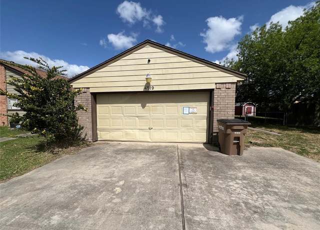 Property at 4519 E 24th St, Dickinson, TX 77539, 3 beds, 2.5 baths