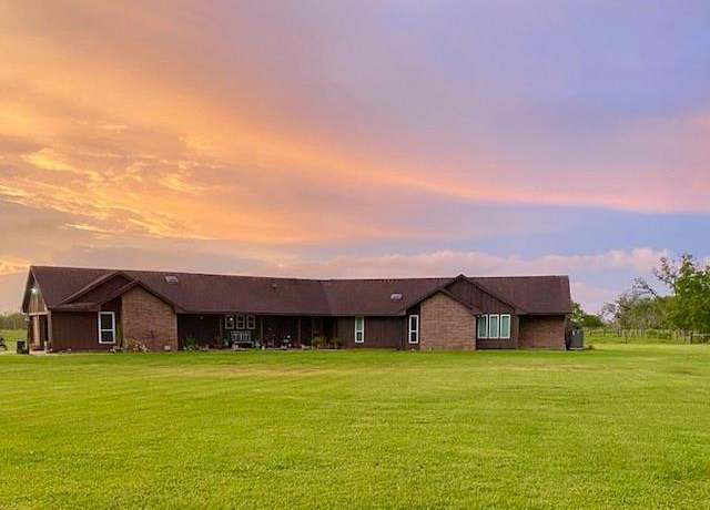 Property at 325 County Road 735, Angleton, TX 77515, 4 beds, 2.5 baths