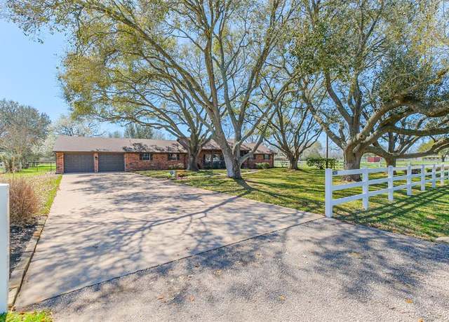 Property at 9413 Barnes Rd, Simonton, TX 77476, 3 beds, 2.5 baths