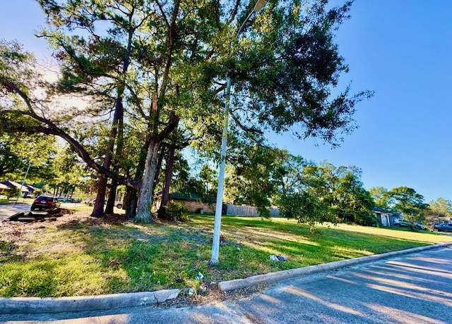 Property at 10027 Valley Wind Dr, Houston, TX 77078