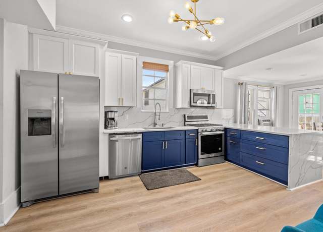 Property at 1703 Avenue M 1/2, Galveston, TX 77550, 4 beds, 2 baths