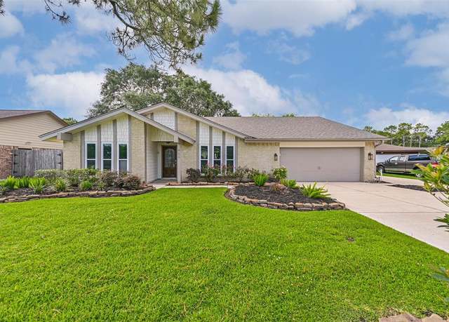 Property at 406 Westwood Dr, Friendswood, TX 77546, 3 beds, 2 baths