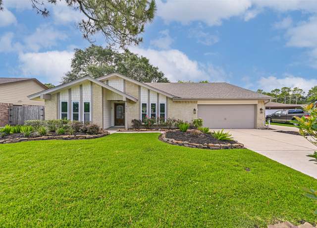 Property at 406 Westwood Dr, Friendswood, TX 77546, 3 beds, 2 baths