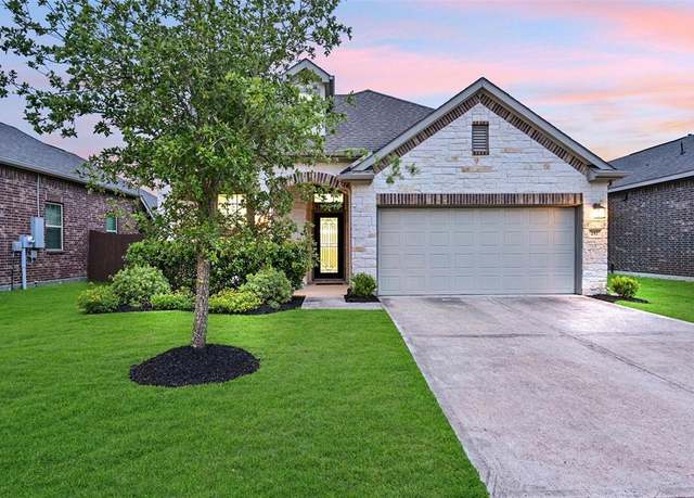 Property at 257 Dale Ridge Ln, Dickinson, TX 77539, 3 beds, 3 baths