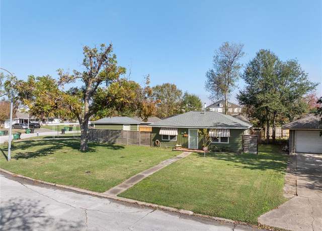 Property at 2418 Roy Cir, Houston, TX 77007, 3 beds, 1 bath