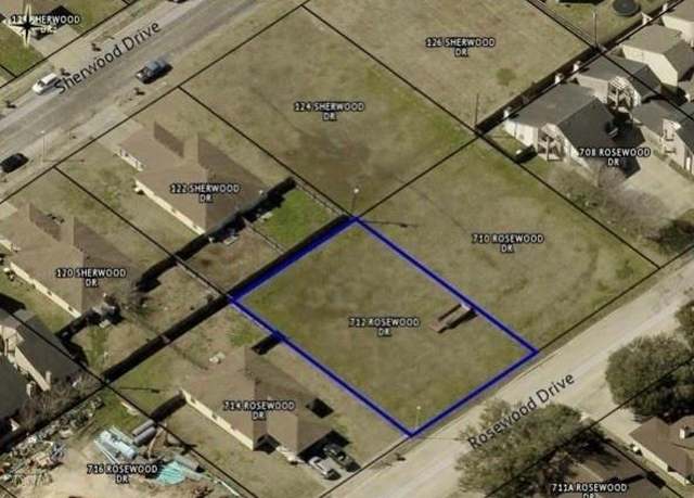 Property at 712 Rosewood Dr, Victoria, TX 77901
