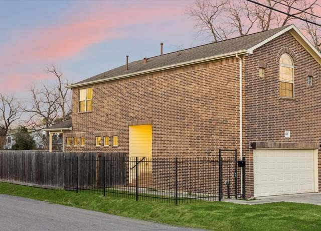 Property at 801 E 40th St, Houston, TX 77022, 3 beds, 2.5 baths