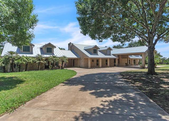 Property at 2234 US Highway 90 W, Castroville, TX 78009, 6 beds, 4.5 baths