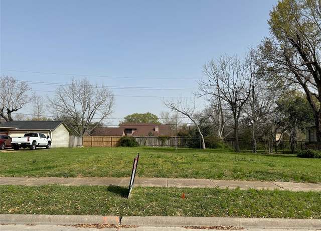 Property at 611 Lakeview Dr, Sugar Land, TX 77498