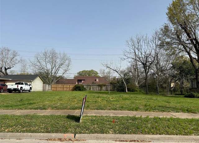 Property at 611 Lakeview Dr, Sugar Land, TX 77498