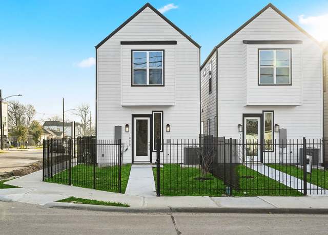 Property at 102 E 44th St Unit C, Houston, TX 77018, 3 beds, 2.5 baths