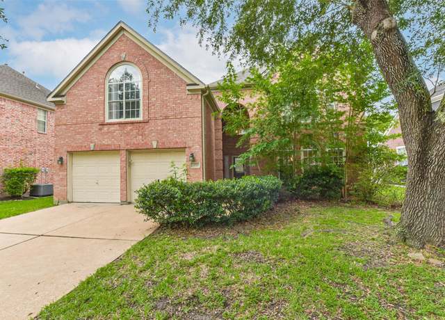 Property at 13719 Country Green Ct, Houston, TX 77059, 4 beds, 2.5 baths