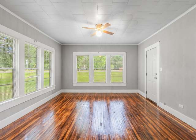 Property at 1225 E Gibson St, Jasper, TX 75951, 3 beds, 1 bath