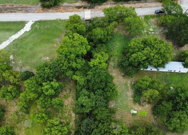 Property at 300 N Austin St, Wolfe City, TX 75496, 3 beds, 2 baths