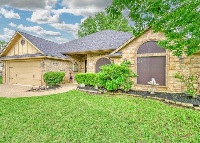 Property at 2703 Wood Ct, Bryan, TX 77808, 4 beds, 2 baths