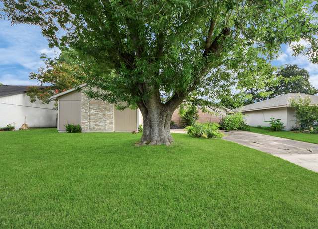 Property at 12050 Sela Ln, Houston, TX 77072, 3 beds, 2 baths