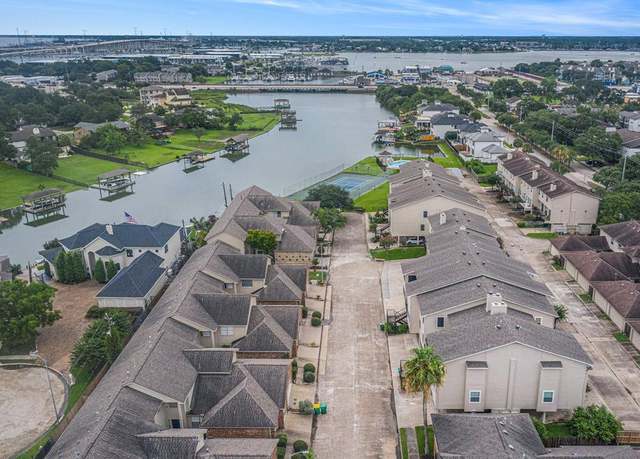 Property at 2032 Glencove Dr, Seabrook, TX 77586, 2 beds, 2.5 baths