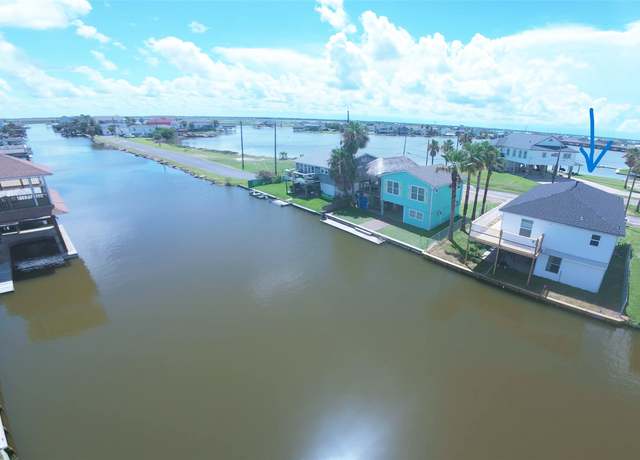 Property at 41 Lakeside Dr, Hitchcock, TX 77563, 2 beds, 3 baths