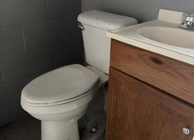 Property at 401 W James St, Baytown, TX 77520, 1 bed, 0.5 baths
