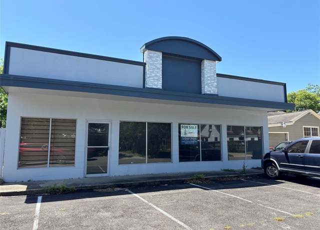 Property at 401 W James St, Baytown, TX 77520, 1 bed, 0.5 baths