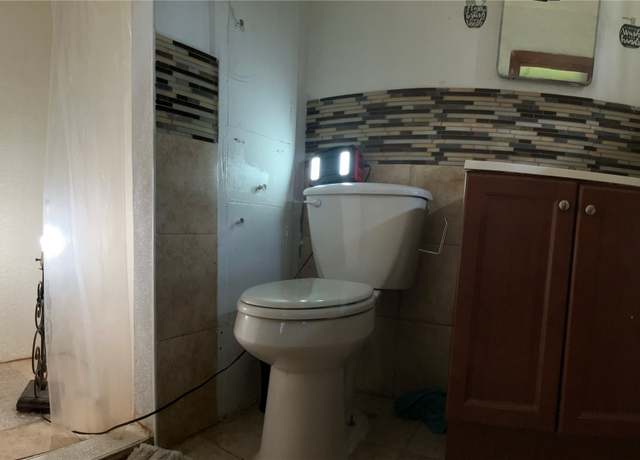 Property at 6147 Glenhurst Dr, Houston, TX 77033, 3 beds, 2 baths