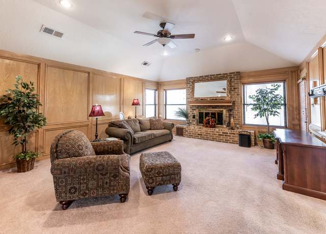 Property at 18 Village Hill Dr, Conroe, TX 77304, 4 beds, 3.5 baths