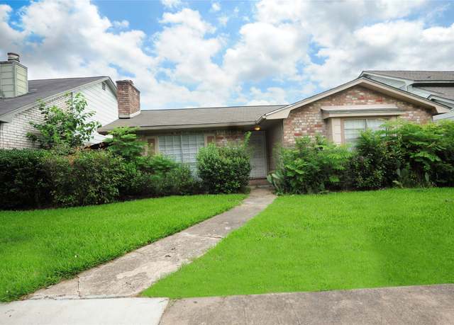 Property at 13032 Clarewood Dr, Houston, TX 77072, 3 beds, 2 baths