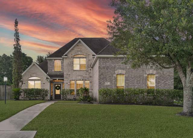 Property at 7 Wyndemere Dr, Montgomery, TX 77356, 4 beds, 3.5 baths