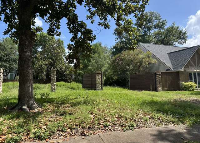 Property at 5207 Loch Lomond Dr, Houston, TX 77096