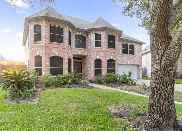 Property at 2529 La Rochelle Ct, Seabrook, TX 77586, 5 beds, 3.5 baths
