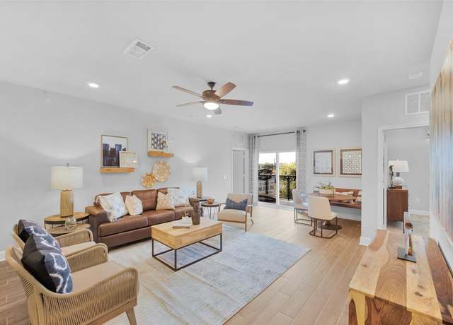 Property at 6804 Westview Dr #3104, Houston, TX 77055, 2 beds, 2 baths