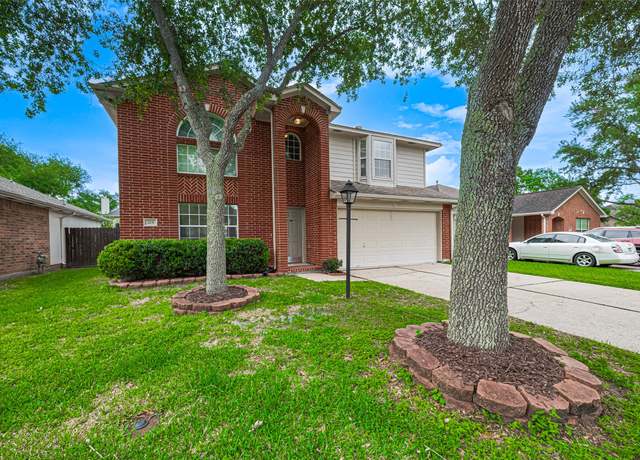 Property at 215 Pebble Canyon Ln, Dickinson, TX 77539, 3 beds, 2.5 baths
