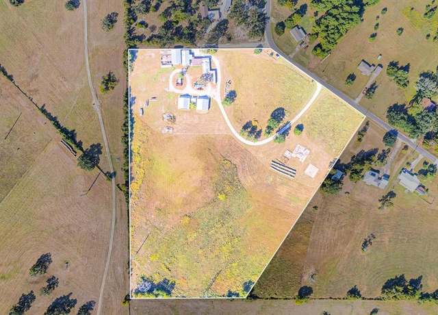 Property at 46 Trailridge Rd, Huntsville, TX 77320