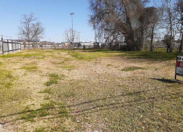 Property at 1112 Johnson St, Baytown, TX 77520