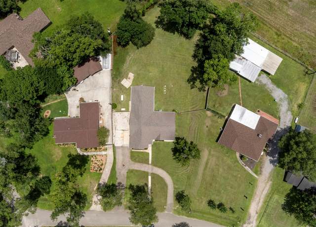 Property at 15151 Robin Trl, Conroe, TX 77302, 3 beds, 2 baths