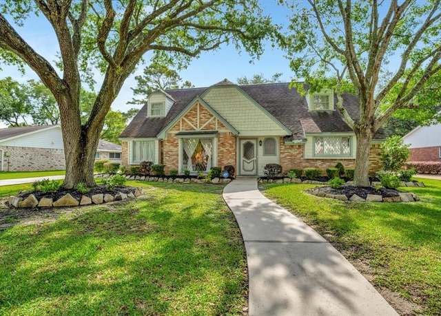 Property at 610 Forest Lake Dr, Taylor Lake Village, TX 77586, 4 beds, 2.5 baths