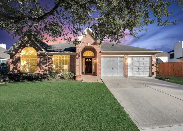 Property at 15310 Oak View Trl, Sugar Land, TX 77498, 4 beds, 2 baths