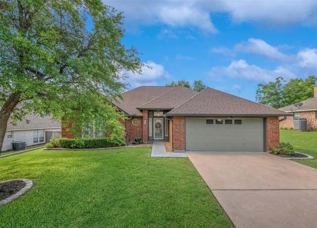 Property at 400 Hickory Hollow Ln, Brenham, TX 77833, 3 beds, 2 baths
