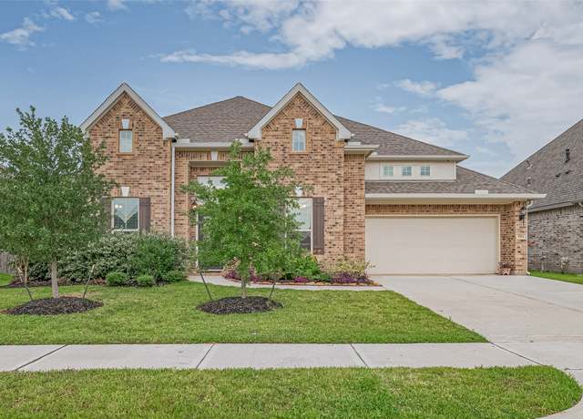 Property at 5511 Highland Dr, Pasadena, TX 77505, 5 beds, 3 baths