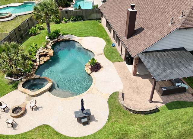 Property at 8014 Ravens Point Dr, Richmond, TX 77406, 5 beds, 4 baths