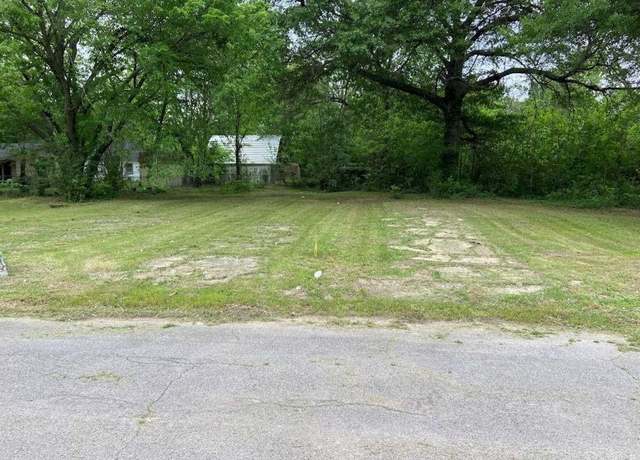 Property at 339 12th St NW, Paris, TX 75460