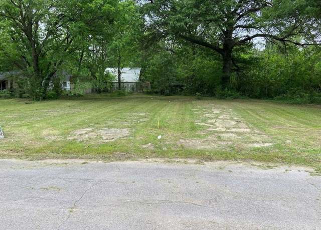 Property at 339 12th St NW, Paris, TX 75460