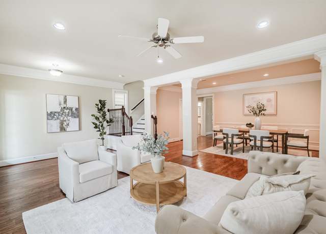 Property at 231 W 26th St, Houston, TX 77008, 3 beds, 2.5 baths
