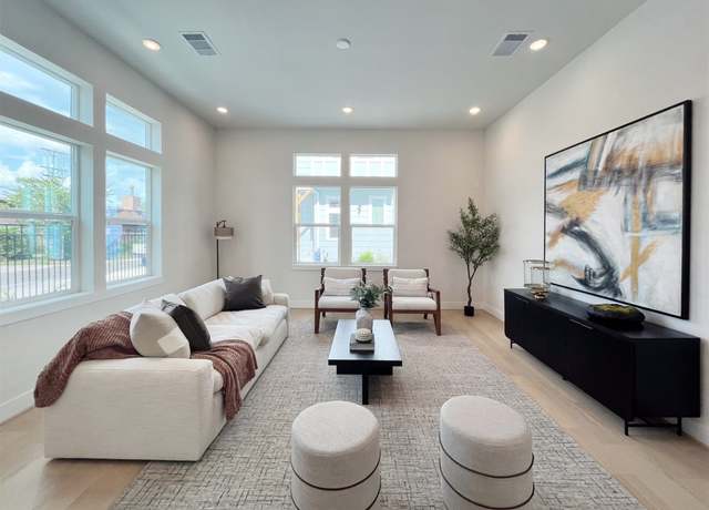 Property at 9315B Montridge Dr, Houston, TX 77080, 3 beds, 2.5 baths